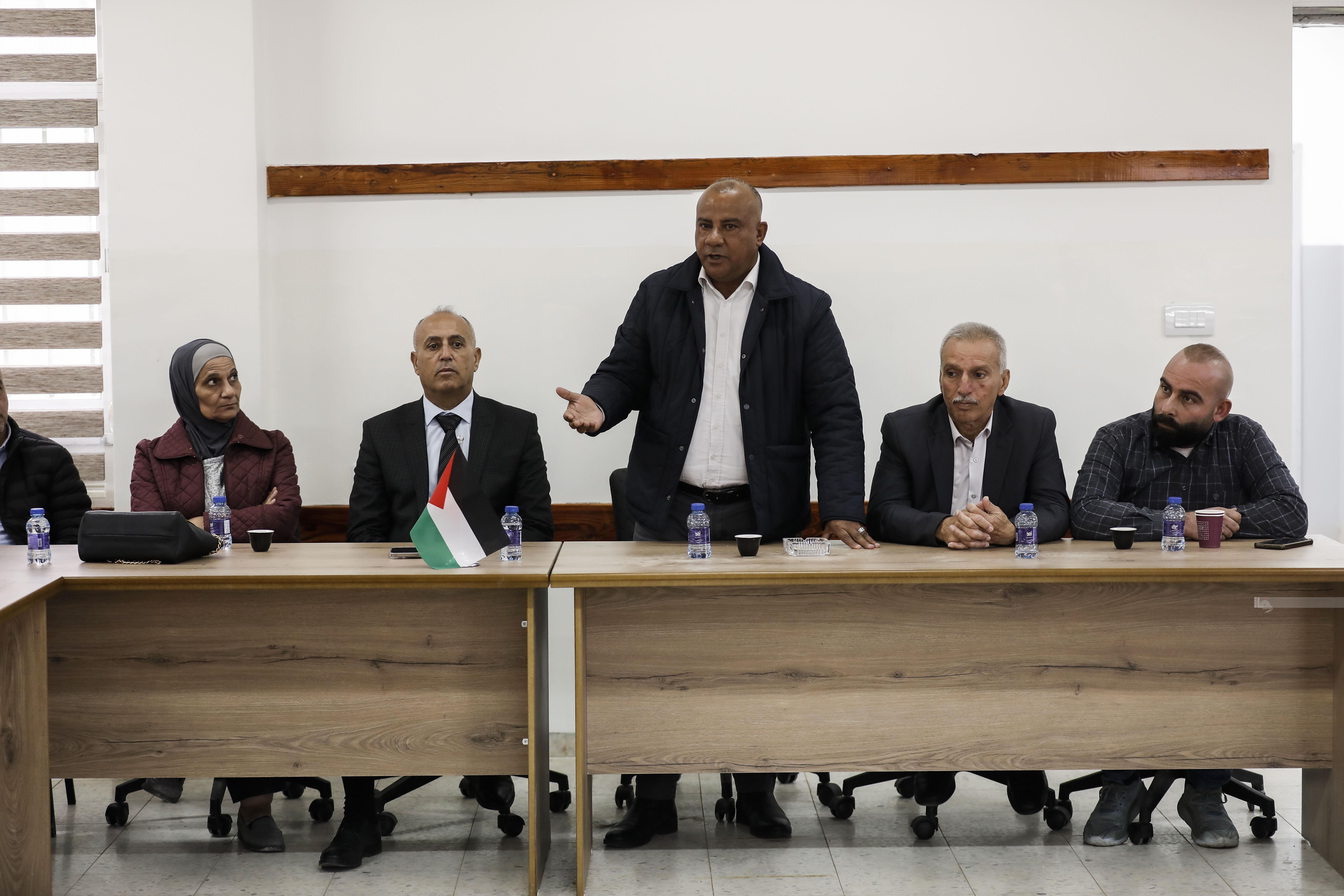 رئيس هيئة مقاومة الجدار والاستيطان الوزير مؤيد شعبان في زيارة لمحافظة جنين وقرية جلبون (تصوير: محمد منصور/ وفا) 